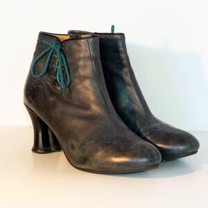 JOHN FLUEVOG Enchanting Noir Black Heeled Ankle Boot NIB